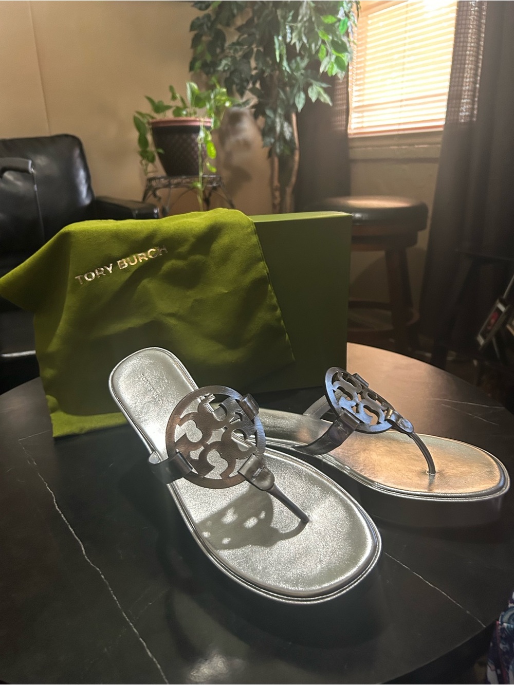 Tory Burch Women’s Miller Metallic Thong Leather 25mm Wedge Sandal - Never Worn - Picture 4 of 7